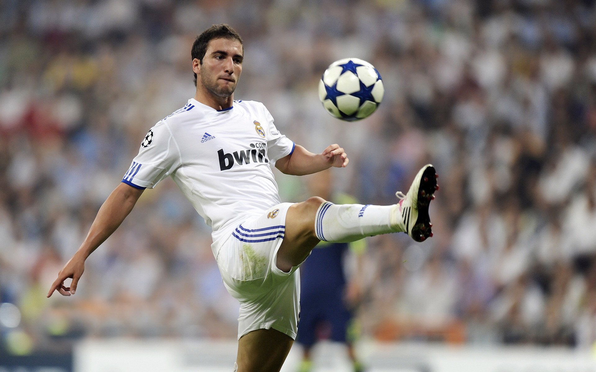 帽子戏法再现!莱比锡狂屠热刺,孙兴慜独木难支,后防线形同虚设,帽子戏法再现!莱比锡狂屠热刺,孙兴慜独木难支,后防线形同虚设